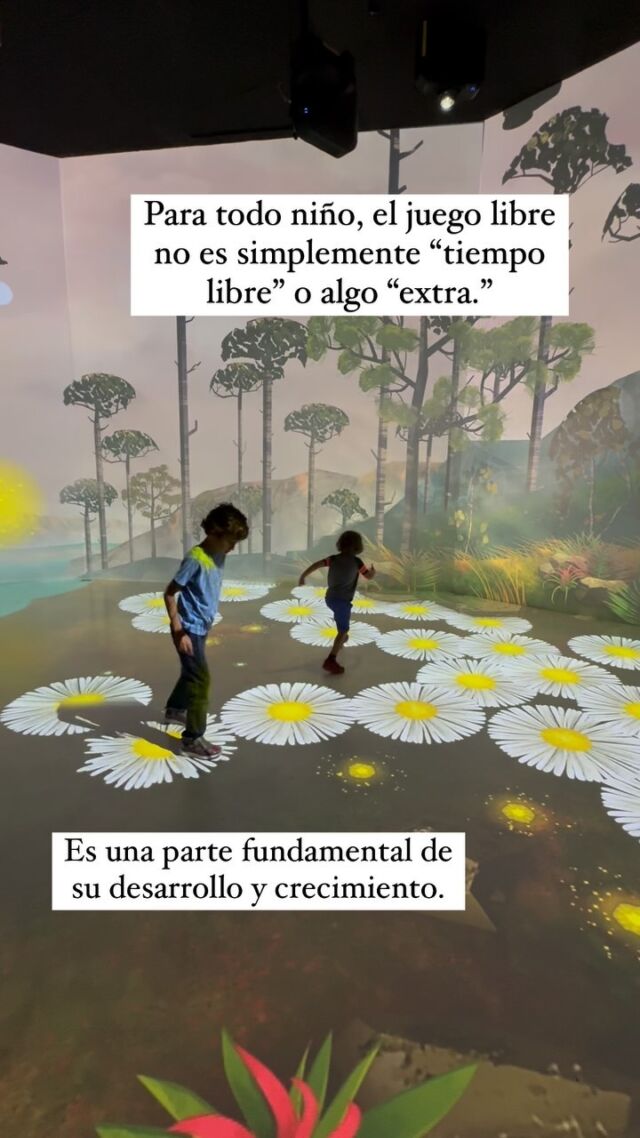 El juego libre no estructurado no es sólo “tiempo libre extra”. Estudios muestran que el tiempo para jugar sin restricciones es 🙌 esencial 🙌 para el desarrollo sano de los niños.

Aquí son algunos consejos de cómo priorizar el juego libre en tu hogar: 

👉 Limita el tiempo frente a la pantalla. Al dedicar ciertos momentos del día como ‘tiempo libre de pantallas’, los niños aprenden a entretenerse por sí mismos, desarrollando así su creatividad y capacidad para jugar de forma independiente.

👉 Crea espacio para jugar gratis. Designa un tiempo cada día para que jueguen sin estructura les da la libertad de usar su imaginación sin restricciones.

👉 ¡Déjate jugar sin reglas de vez en cuando, y déjales ver! Los niños aprenden mucho observando a los adultos, por lo que mostrarles que el juego libre es valioso puede tener un impacto positivo.

👉Acepta el aburrimiento como una oportunidad para que surja la creatividad. Si tus hijos te dicen que están aburridos, en lugar de darles una solución rápida, puedes animarlos a pensar en qué podrían hacer con los recursos que tienen a su alrededor. A menudo, estos momentos de ‘aburrimiento’ son los que inspiran sus juegos más creativos.

El juego libre les ayuda a desarrollar habilidades importantes, explorar su mundo y desarrollar la confianza en sí mismos. 

Dale a tus hijos la libertad de jugar y descubrir. ¡Vale la pena! 💛

>>> Lee más en el blog “Déjalos Jugar: La importancia del juego libre no estructurado”
•
•
•
•
#mamádecasa #homeschool #madreeducadora #homeeducation #escuelaencasa #juegolibre #crianza #crianzaconsciente #juegodesestructurado #déjalosjugar